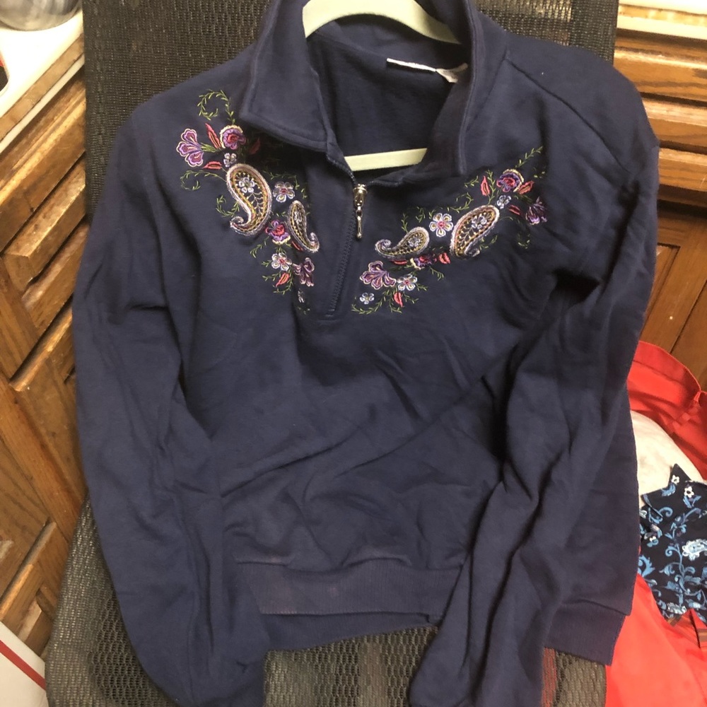 Vintage Cabin Creek Embroidered Sweatshirt-478 $25 or $20 w/offer